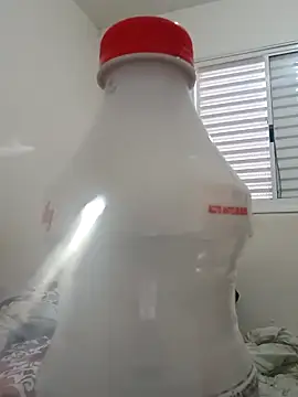 Snapshot of welltommy2001 chatting on 04-13-26, 02:11 welltommy2001 online show from 04-13-26, 02:11