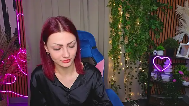 Snapshot of CarolynReeves chatting on 04-15-26, 10:11 CarolynReeves online show from 04-15-26, 10:11