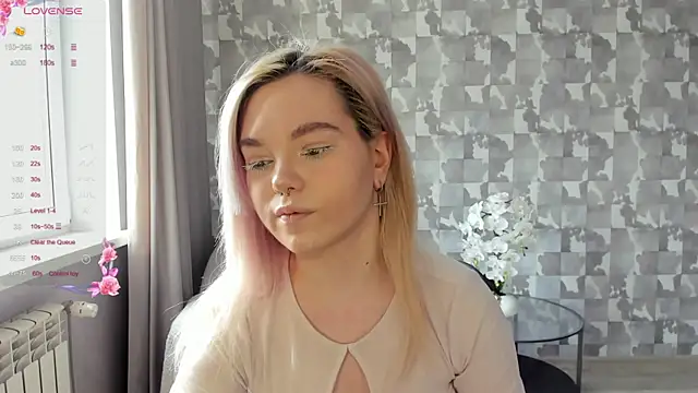 Anna Delon online show from 04-18-26, 07:34