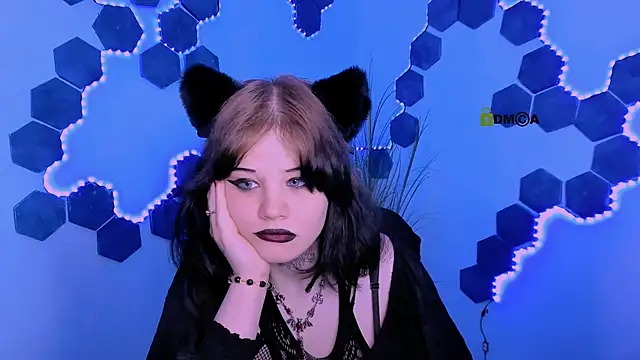 nikki kiss  online show from 05-20-26, 09:15