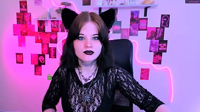 nikki kiss  online show from 05-25-26, 09:15