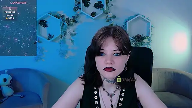nikki kiss  online show from 06-19-26, 08:29