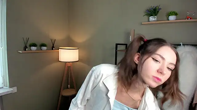 Peaches Peaches online show from 05-02-26, 09:36