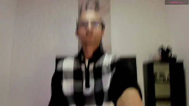 Snapshot of Oliver_Goldberg chatting on 04-13-26, 02:11 Oliver Goldberg online show from 04-13-26, 02:11