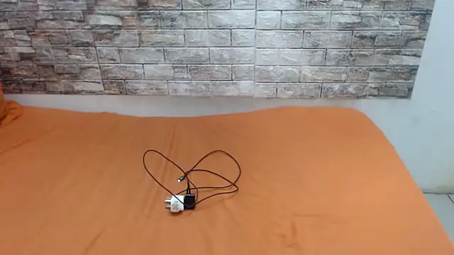 BossyBustyQueen online show from 04-29-26, 04:11