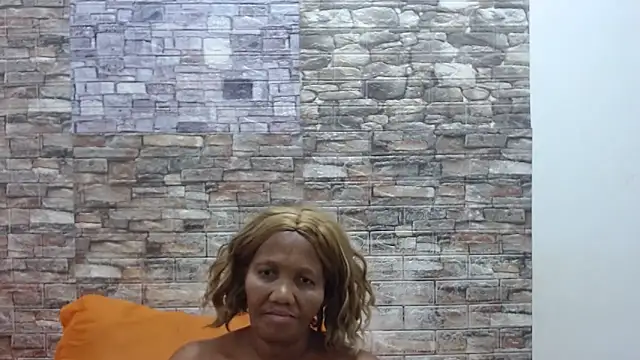 BossyBustyQueen online show from 05-10-26, 06:57