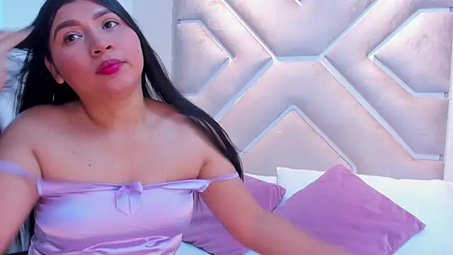 Lunaa Queen  online show from 04-16-26, 07:47