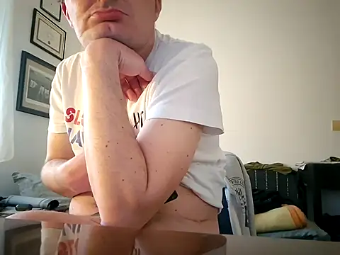 Snapshot of matteopeder chatting on 04-14-26, 04:24 matteopeder online show from 04-14-26, 04:24