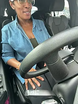 Snapshot of ThatNanNextDoor chatting on 04-15-26, 12:12 ThatNanNextDoor online show from 04-15-26, 12:12