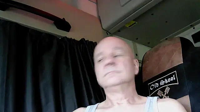 Snapshot of mannohmann5 chatting on 04-14-26, 06:03 mannohmann5 online show from 04-14-26, 06:03