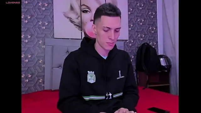 Snapshot of Danny_Farret chatting on 04-14-26, 01:28 Danny Farret online show from 04-14-26, 01:28