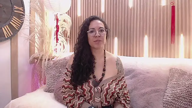 Velvet Curly online show from 05-15-26, 12:45