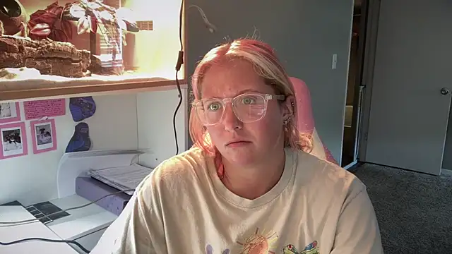 MUSCLEMOMMY1365 online show from 05-12-26, 03:53