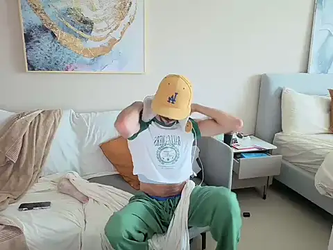 iClouddotcum online show from 04-17-26, 05:32