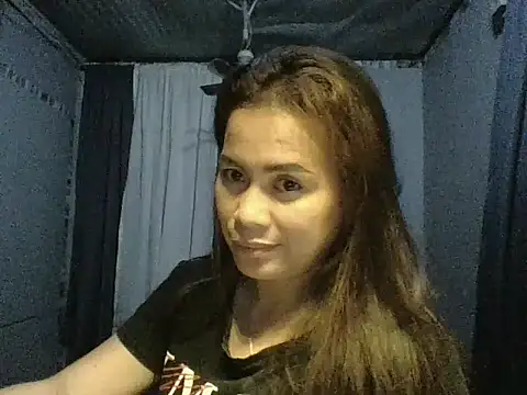 Snapshot of angelsRoom_go chatting on 04-14-26, 12:11 angelsRoom go online show from 04-14-26, 12:11