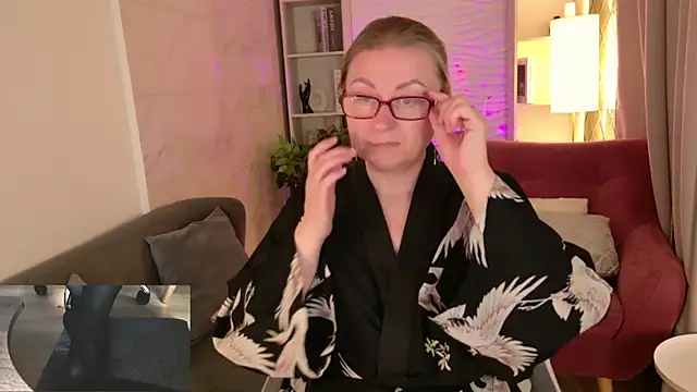 Alexandra Kind online show from 05-18-26, 04:07