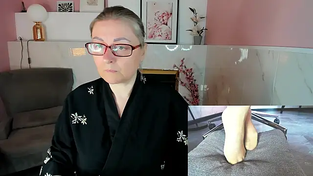 Alexandra Kind online show from 05-19-26, 01:50