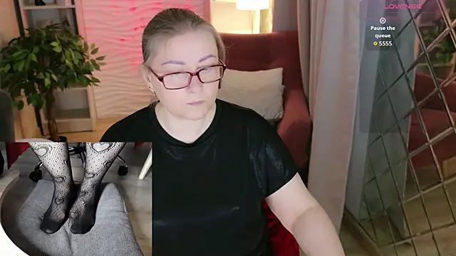 Alexandra Kind online show from 05-26-26, 01:40