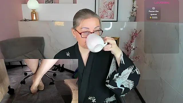 Alexandra Kind online show from 06-14-26, 08:55