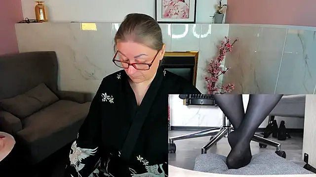Alexandra Kind online show from 06-16-26, 01:47