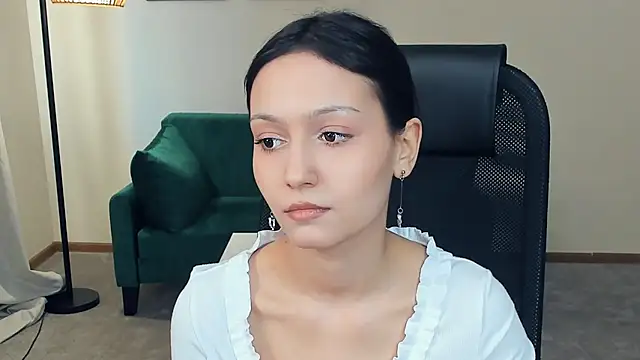 Snapshot of YunEiler chatting on 04-15-26, 10:33 YunEiler online show from 04-15-26, 10:33