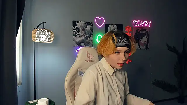 Snapshot of JoGarder chatting on 04-15-26, 08:43 JoGarder online show from 04-15-26, 08:43