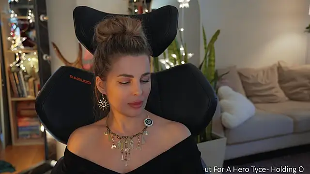 Lady--M online show from 06-18-26, 07:30