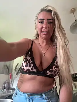 Naughtyhousewife x online show from 05-18-26, 10:21