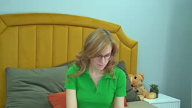 GraceHudsons online show from 05-15-26, 04:19