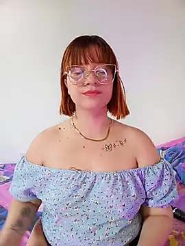 Snapshot of Curves_Nina chatting on 07-15-26, 06:35 Curves Nina online show from 07-15-26, 06:35