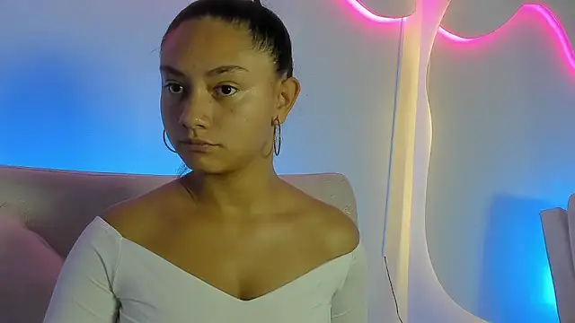 Snapshot of VenusBlazzer chatting on 06-19-26, 01:48 VenusBlazzer online show from 06-19-26, 01:48