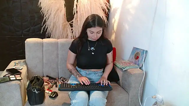 Snapshot of madison16092020 chatting on 04-16-26, 02:18 madison16092020 online show from 04-16-26, 02:18