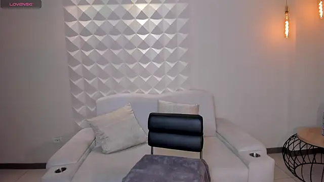PaulineSanz online show from 06-15-26, 06:54