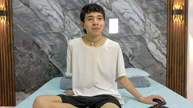 Snapshot of NoahWalker__ chatting on 07-08-26, 11:15 NoahWalker online show from 07-08-26, 11:15