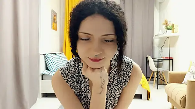 CinnamonCurl online show from 05-25-26, 11:33