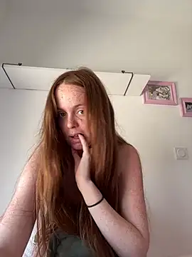 Snapshot of lilysmn chatting on 05-06-26, 01:27 lilysmn online show from 05-06-26, 01:27