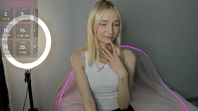 SophiaDarsly online show from 05-08-26, 02:55
