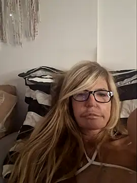 Marianne10 online show from 05-06-26, 07:08