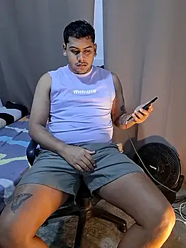 Snapshot of Saul_88 chatting on 04-17-26, 11:52 Saul 88 online show from 04-17-26, 11:52