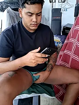 Snapshot of Saul_88 chatting on 05-15-26, 07:54 Saul 88 online show from 05-15-26, 07:54