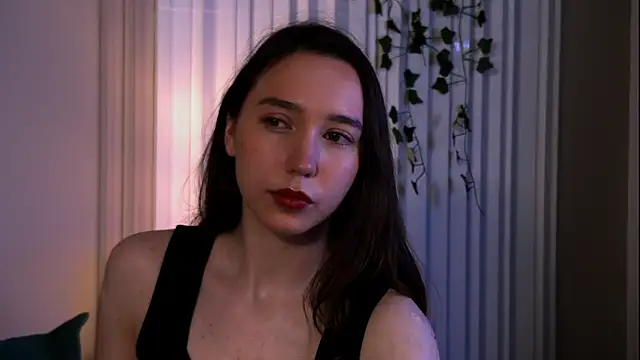Snapshot of Suzaneey chatting on 06-20-26, 06:33 Suzaneey online show from 06-20-26, 06:33