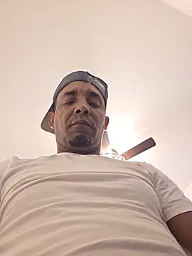 Snapshot of Elmapu12 chatting on 05-25-26, 10:05 Elmapu12 online show from 05-25-26, 10:05
