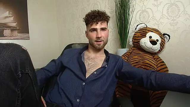 KyloEast online show from 04-25-26, 01:41