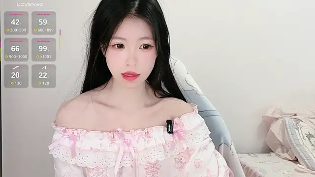 Snapshot of XiaoMei-iiiiii chatting on 04-22-26, 04:37 XiaoMei-iiiiii online show from 04-22-26, 04:37