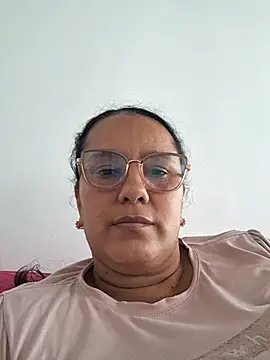 Snapshot of Samanta-42 chatting on 04-16-26, 02:40 Samanta-42 online show from 04-16-26, 02:40