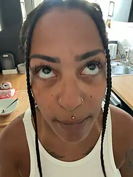 SweetPetiteNoir online show from 06-28-26, 05:13