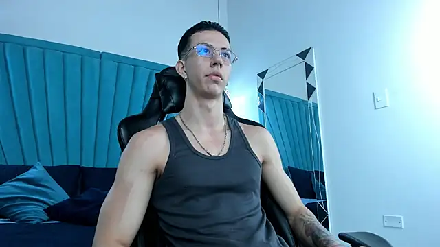 OliverThompsonJS online show from 06-12-26, 04:44