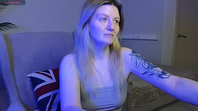 Snapshot of TonyaMeow chatting on 06-15-26, 01:19 TonyaMeow online show from 06-15-26, 01:19