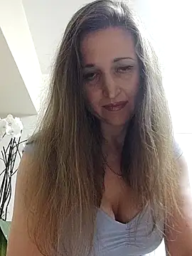 irresistibelle online show from 04-27-26, 09:35
