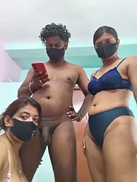 Loving Naughtycouple online show from 06-05-26, 06:31